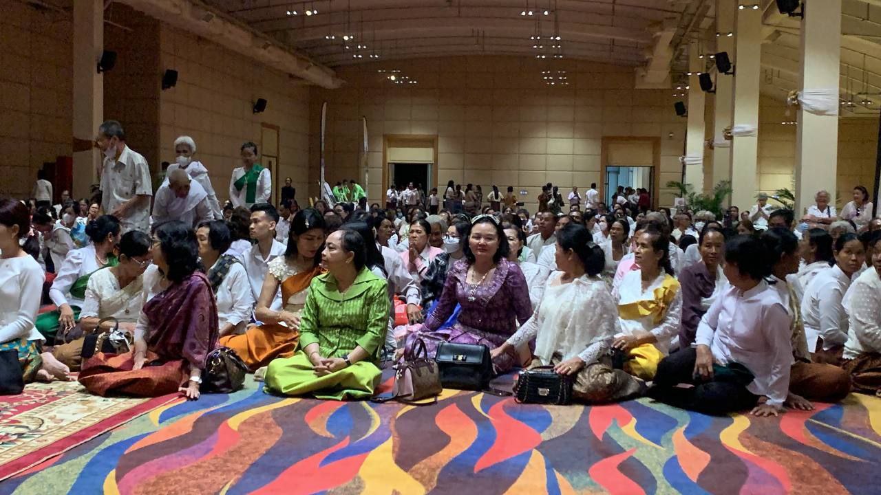 ព្រះពុទ្ធប្បដិមាកម្ពស់ ១០៨ម៉ែត្រ និងព្រះពុទ្ធប្បដិមា ៨ម៉ឺន៤ពាន់អង្គទៀត កំពុងកសាងនៅលើខ្នងភ្នំពូកគោ
