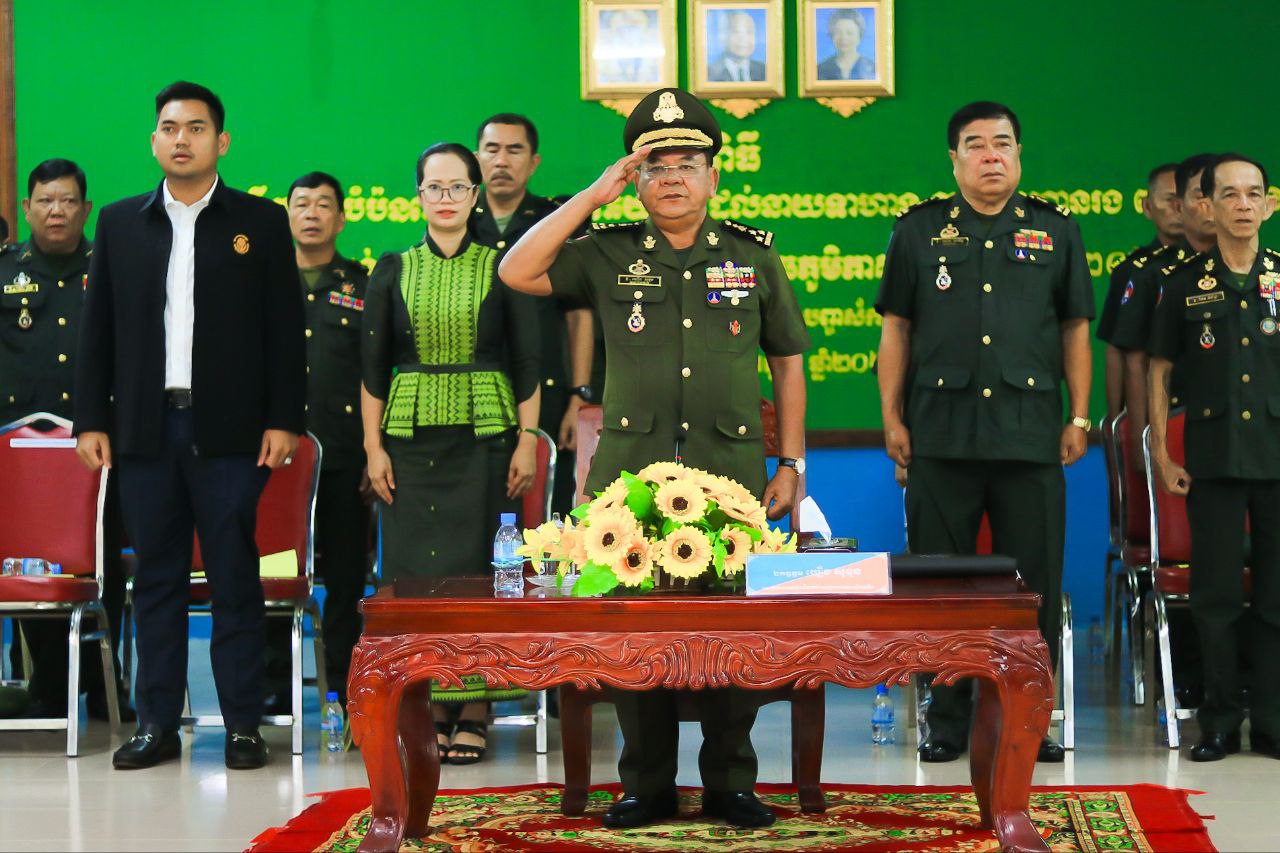 លោកស្រី ឈី វ៉ា អញ្ជើញស្វាគមន៍ ឯកឧត្តម ឧត្តមសេនីយ៍ឯក យឿង សុខុន មេបញ្ជាការយោធភូមិភាគទី៣ ក្នុងពិធីបើកវគ្គហ្វឹកហ្វឺនបំប៉នពង្រឹងសមត្ថភាពយោធា ជូនដល់ នាយទាហាន នាយទាហានរង ពលទាហាន របស់តំបន់ប្រតិបត្តិការសឹករងកោះកុង