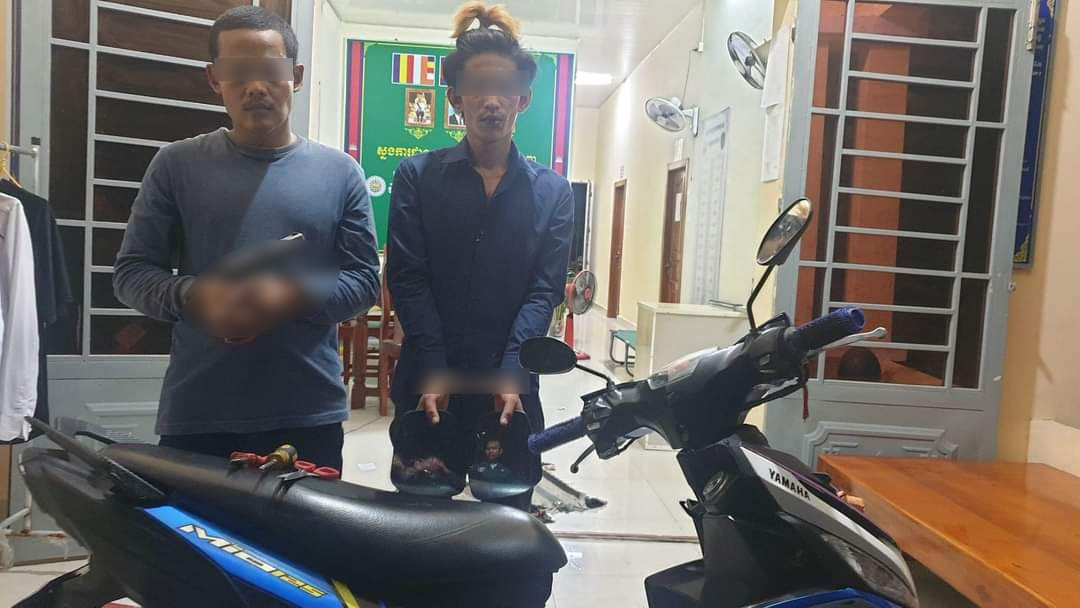 ក្រុមដៃស្អិតភ្លាតឆ្នៀតឆក់មិនបានសម្រេចជាប់អន្ទាក់នគរបាលប៉ុស្តិបឹងទំពន់ទី២ ឃាត់ខ្លួនបាន ០២នាក់ ដកហូតអាវុធខ្លី ០១ដើម