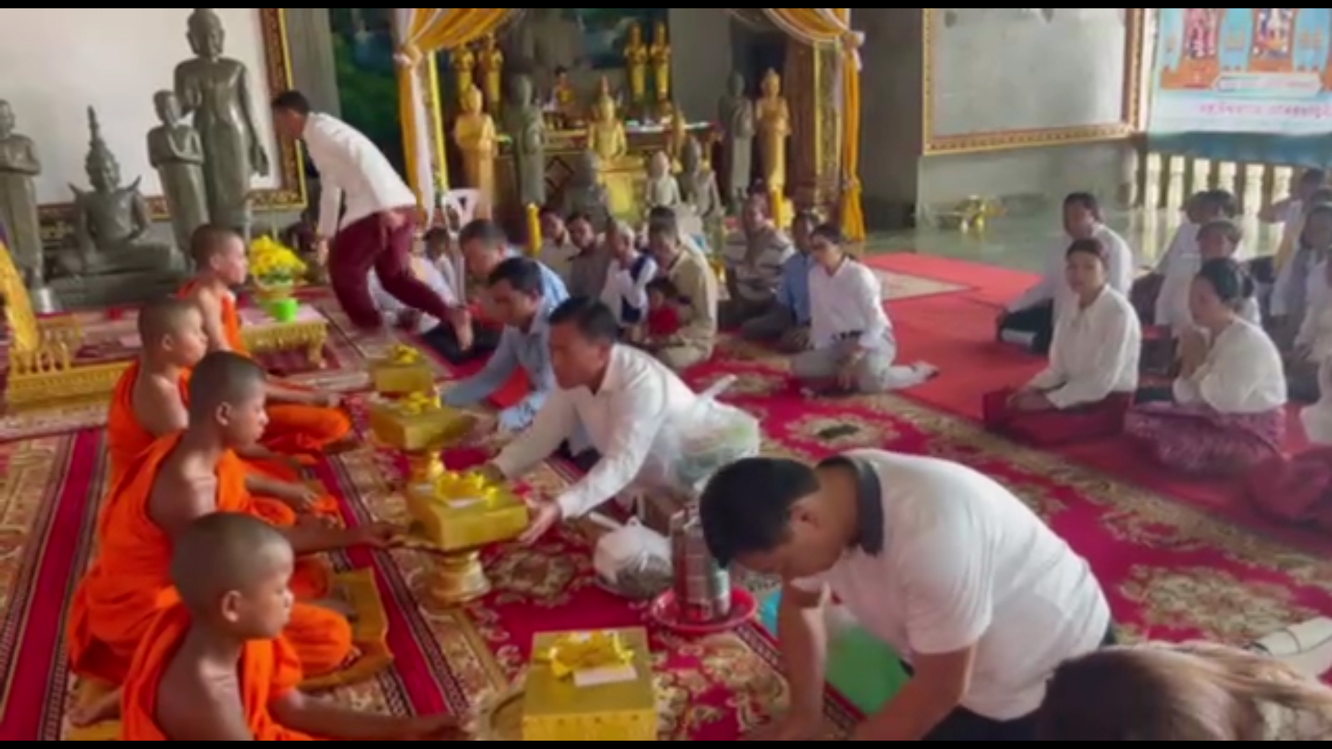 លោក សំ លាងទ្រី ដឹកនាំមន្ត្រីក្រោមឱវាតចូលកាន់បិណ្ឌ2នៅវត្ត ទ្រី សទ្ឋារាម ហៅវត្តសង្កែរពី