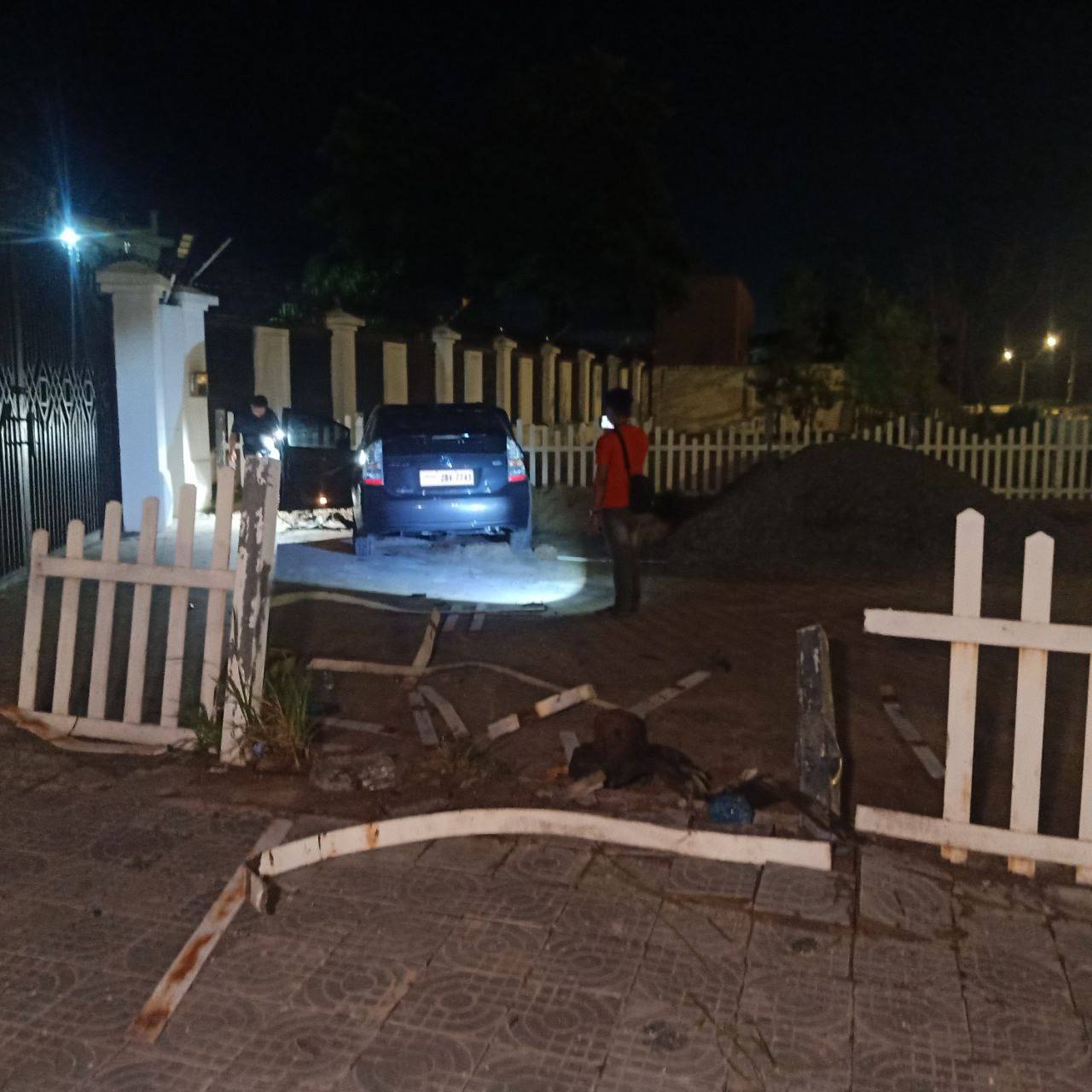 រថយន្ត Prius ២គ្រឿងពន្លះគ្នាពេញទំហឹងបណ្ដាលឱ្យរងការខូចខាតទាំងសងខាងយ៉ាងដំណំ