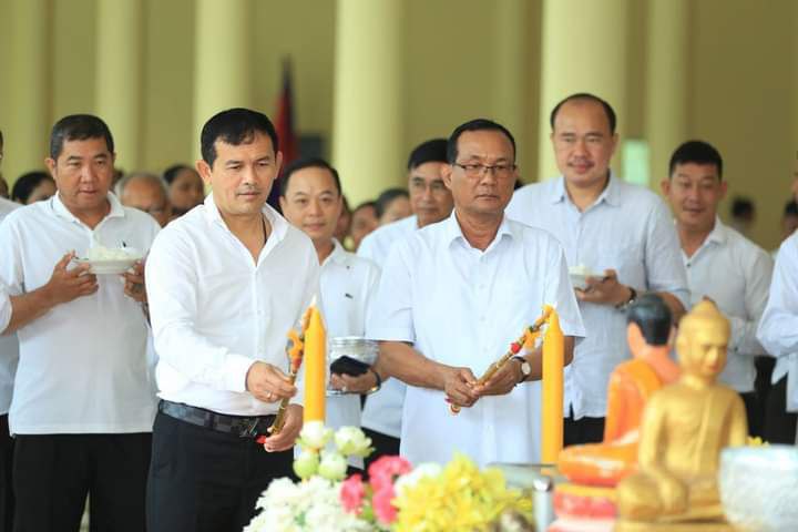 មេបញ្ជាការកងរាជអាវុធហត្ថខេត្តបន្ទាយមានជ័យ អញ្ជើញចូលរួមរាប់បាត្រ បញ្ចប់កាន់វេនបិណ្ឌទី៤ នៅវត្តចមសុទ្ធាវាស (វត្តស្វាយចាស់)