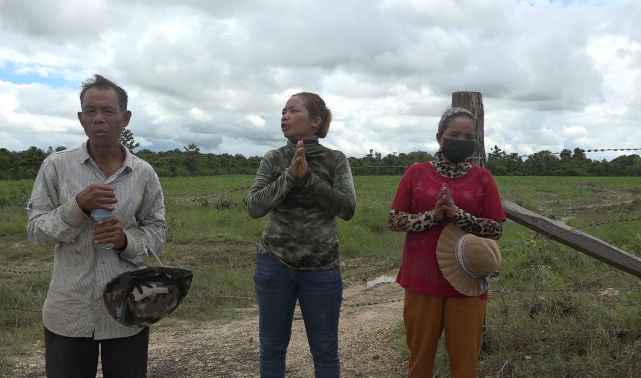 ពលរដ្ឋមួយគ្រួសារបានអះអាងថា អាជ្ញាធរដំបូករូង ឃុបឃិតជាមួយអ្នកមានអំណាចរំលោភយកដីរបស់គាត់ទំហំប្រមាណកន្លះហិកតា ដែលបានកាន់កាប់ ប្រើប្រាស់ និងអាស្រ័យផលជាង ៣០ឆ្នាំយ៉ាងអយុត្តិធម៌