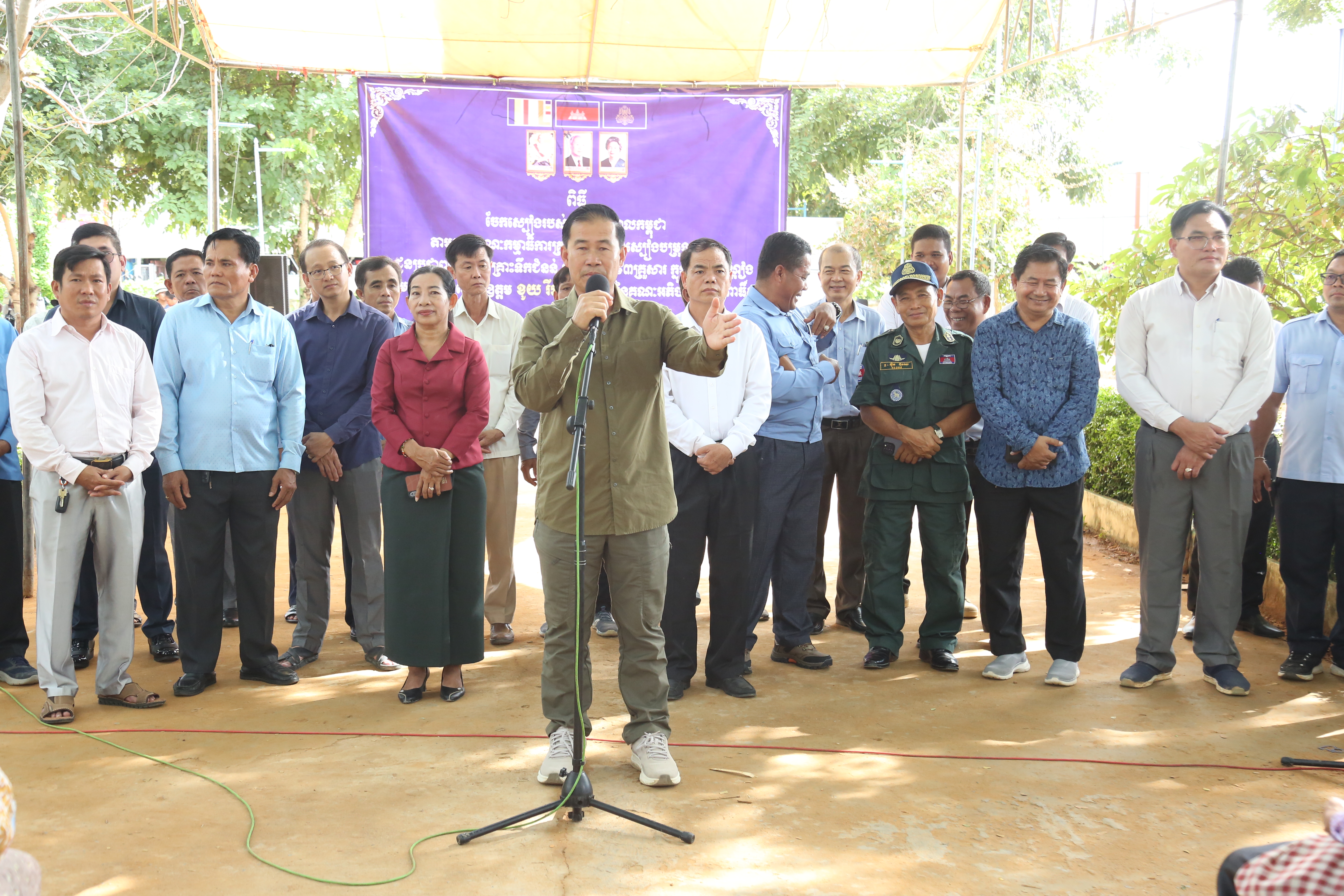 ប្រជាពលរដ្ឋ ចំនូន១ ០៩៣គ្រួសារ ដឋេលរងគ្រោះដោយទឹកជំនន់ នៅស្រុកកណ្ដៀង ត្រូវបានទទួលអំណោយសង្រ្គោះបន្ទាន់
