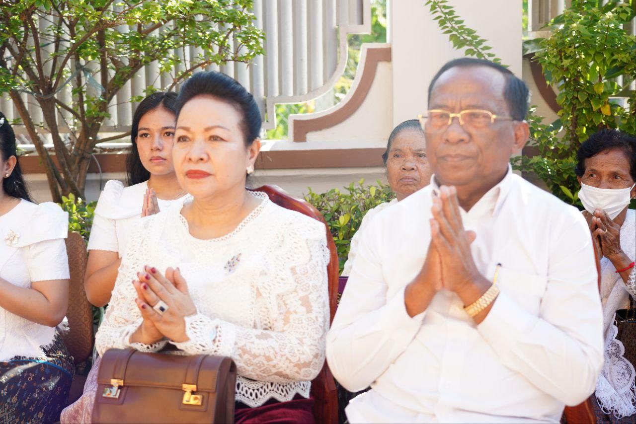 លោក វង សូត និងលោកស្រី អញ្ជើញបង្សុកូលឧទ្ទិសកុសលផលបុណ្យជូនវិញ្ញាណក្ខន្ធ ជីដូន ជីតា ញាតិកាទាំង៧សណ្តាន នៅឃុំជាច ស្រុកកំចាយមា ខេត្តព្រៃវែង