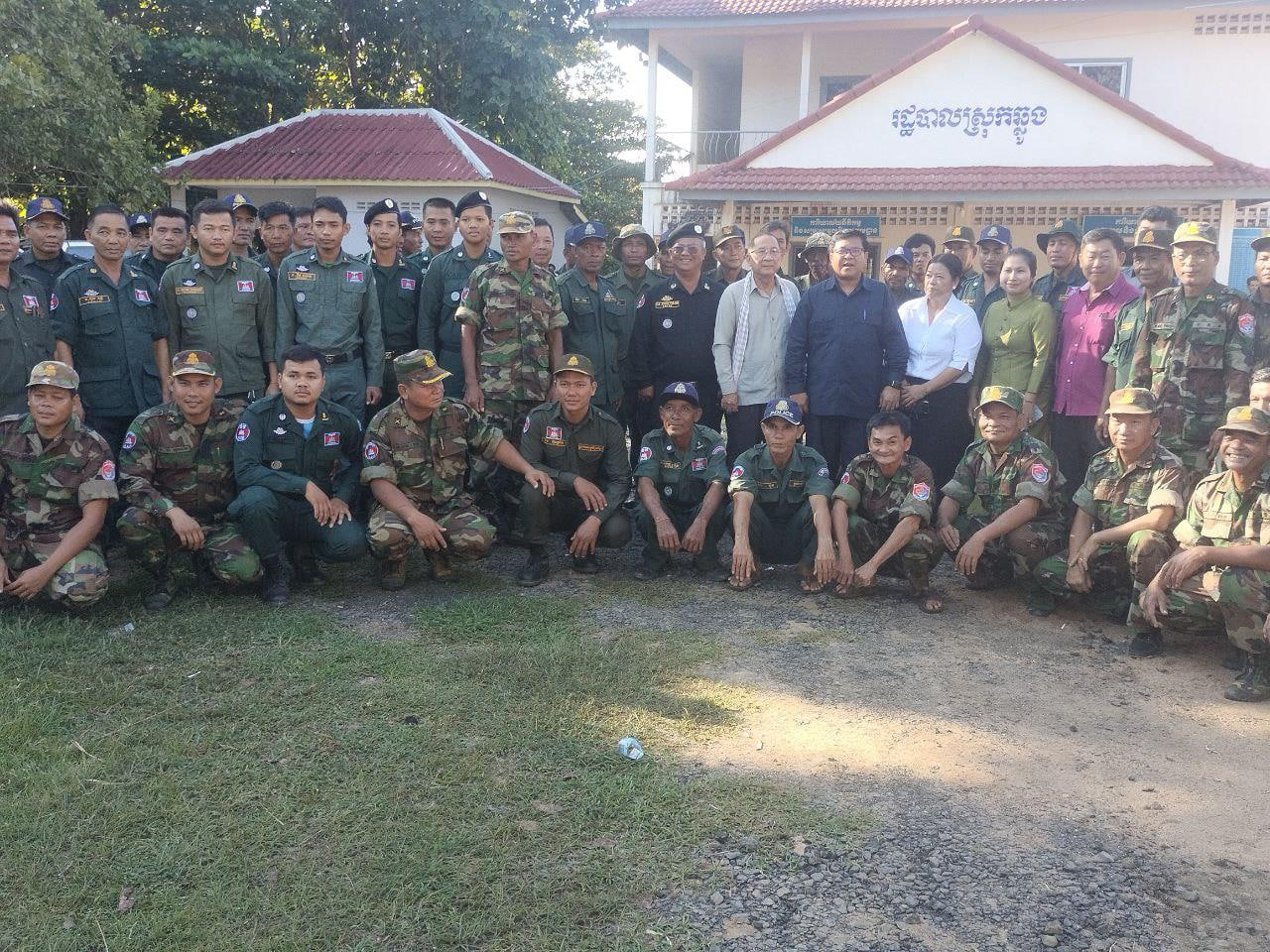 កសិករ៤០០គ្រួសារ មកពីឃុំចំនួន៧ ក្នុងស្រុកឆ្លូង ខេត្តក្រចេះ ទទួលបានស្រូវពូជពីរាជរដ្ឋាភិបាល