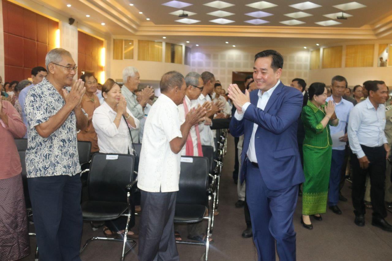 អភិបាលខេត្តកំពង់ចាម ជំរុញអាជ្ញាធរឃុំ-សង្កាត់ បង្កើតសមាគមន៍មនុស្សចាស់ ដើម្បីងាយស្រួលតាមដាន និងផ្តល់សេវាសង្គមកិច្ចជូន