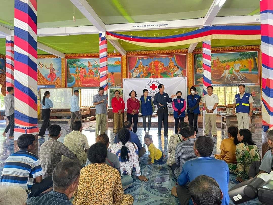 សាខាកាកបាទក្រហមកម្ពុជាខេត្តឧត្តរមានជ័យ ផ្តល់ប្រាក់កម្ចីដល់ប្រជាពលរដ្ឋក្រីក្រ៥០គ្រួសារ នៅស្រុកអន្លង់វែង