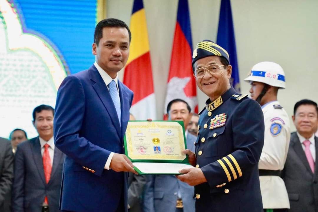 រដ្ឋមន្ត្រីក្រសួងមហាផ្ទៃ ស្នើដល់ឥស្សរជនដែលទទួលគោរមងារ ជា «សន្តិបណ្ឌិត» ចែករំលែកបទពិសោធដល់នគរបាលបន្តវេន