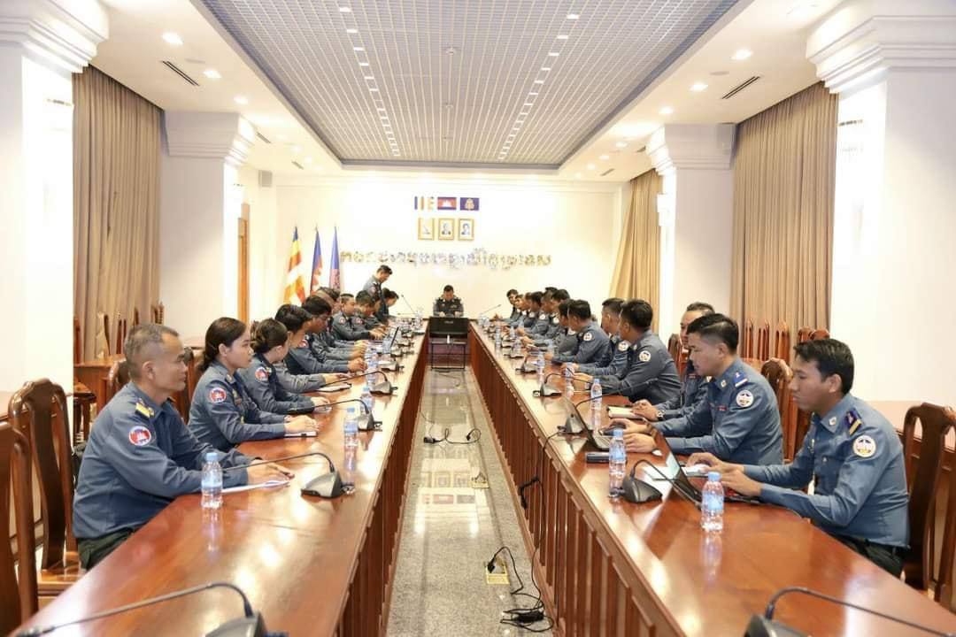 ឯកឧត្តម អេង ហុី បើកវគ្គបំប៉នបច្ចេកទេសថតរូប និង សរសេរអត្ថបទសារព័ត៌មាន ដល់នាយអាវុធហត្ថ