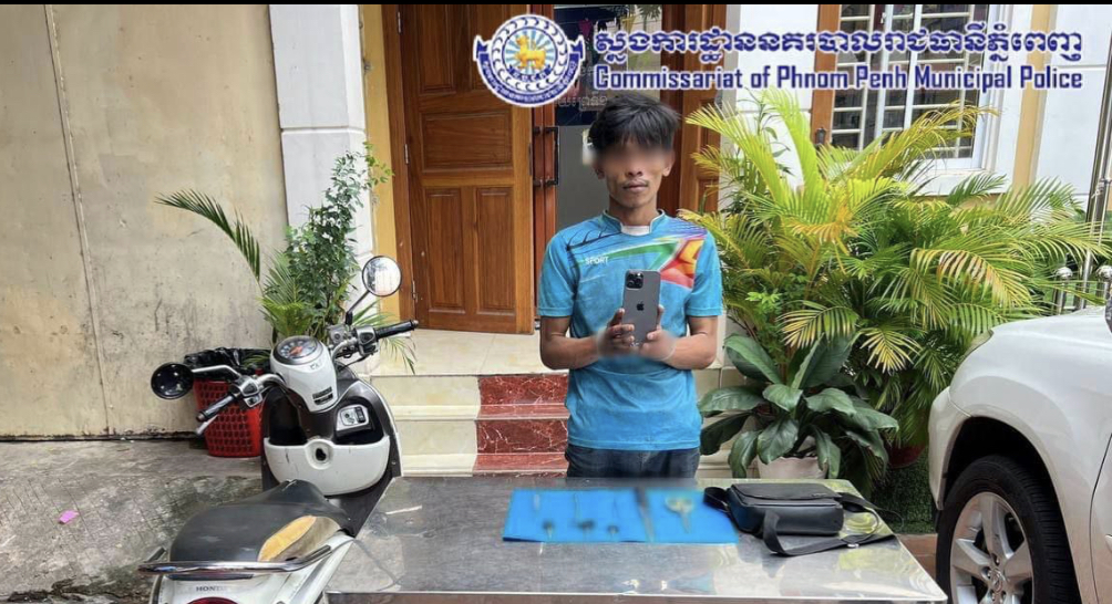 ជនសង្ស័យម្នាក់ពាក់ព័ន្ធករណីលួចយកម៉ូតូនិងទូរស័ព្ទដៃ ត្រូវបានកម្លាំងអធិការដ្ឋាននគរបាលខណ្ឌបឹងកេងកង ឃាត់ខ្លួន