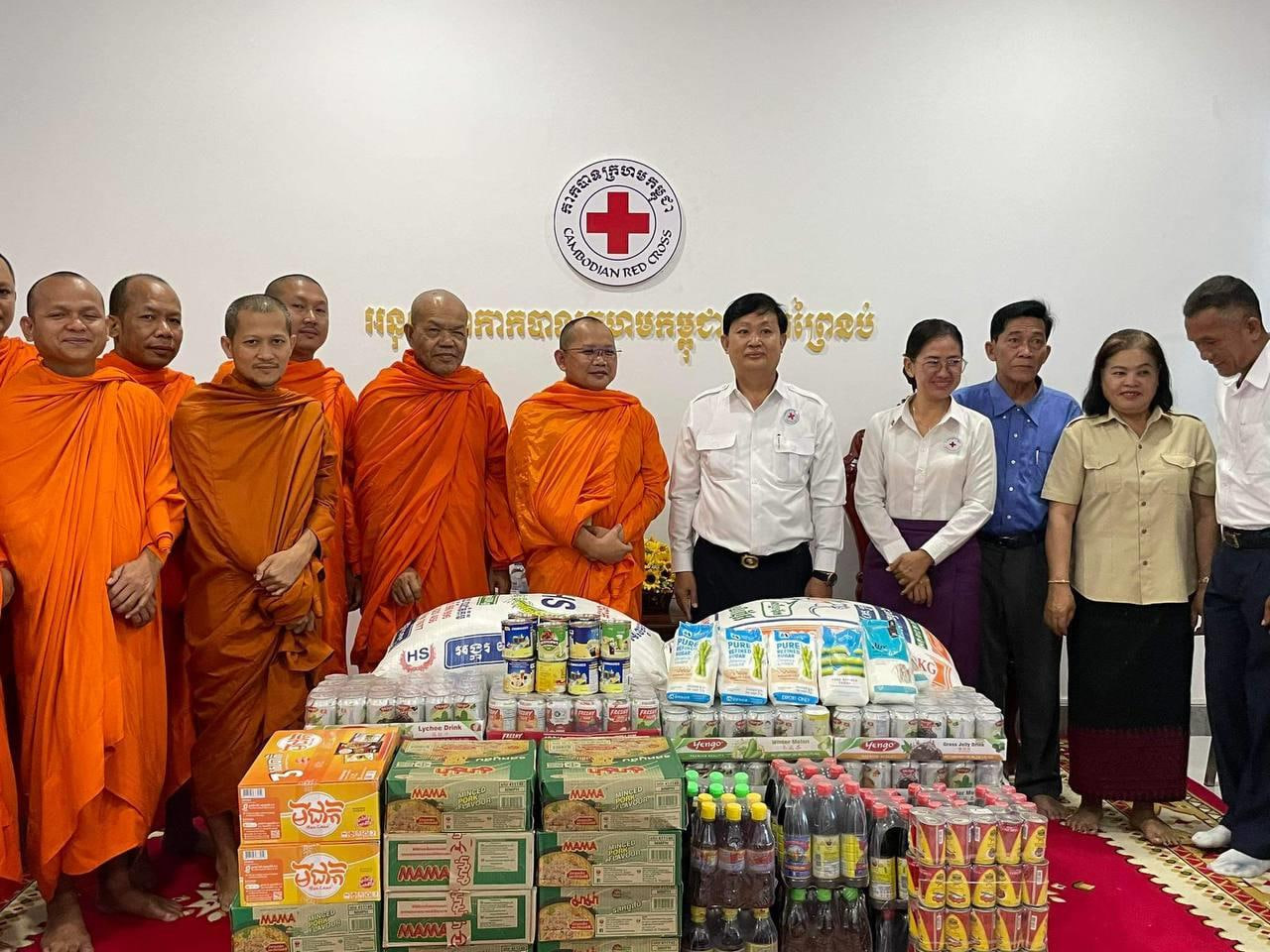 អនុសាខាកាកបាទក្រហមកម្ពុជាស្រុកព្រៃនប់ ទទួលបានអំណោយជាទេយ្យទាននិងថវិកាមួយចំនួន ពីសាលាគណខេត្តព្រះសីហនុ