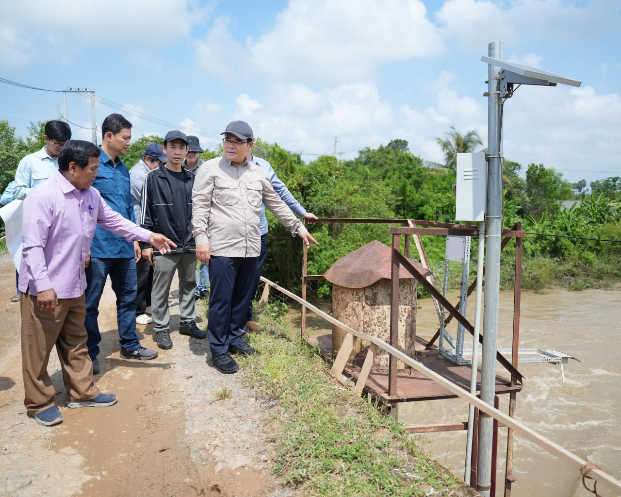 រដ្ឋមន្ត្រីធនធានទឹក បន្តចុះពិនិត្យស្ថានភាពទឹកតាមសណ្តស្ទឹងព្រែកត្នោតក្នុងភូមិសាស្ត្រខេត្តកំពង់ស្ពឺ