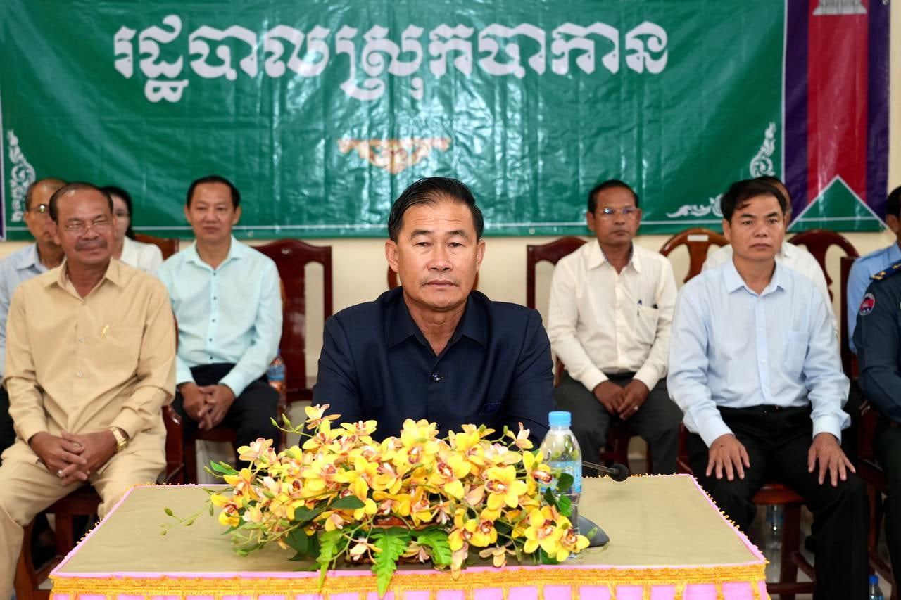 លោក ខូយ វីដា អភិបាលខេត្តពោធិ៍សាត់ ព្រមានឈប់ប្រើប្រាស់ មន្ត្រី នៃមន្ទីធនធានទឹក និងឧតុនិយមព្រោះឲ្យចុះទៅពិនិត្យបញ្ហាប្រព័ន្ធប្រឡាយទឹកជូនប្រជាកសិករ នៅស្រុកតាលោសែនជ័យ លទ្ធផលសូន្យ