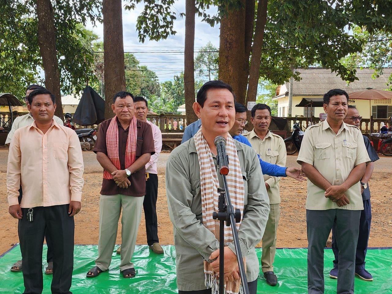 ពលរដ្ឋរងគ្រោះដោយទឹកជំនន់ ៣០០គ្រួសារ នៅស្រុកសណ្តាន់ ទទួលបានអំណោយពីសម្ដេចធិបតី ហ៊ុន ម៉ាណែត និងលោកជំទាវបណ្ឌិត ពេជ ចន្ទមុន្នី