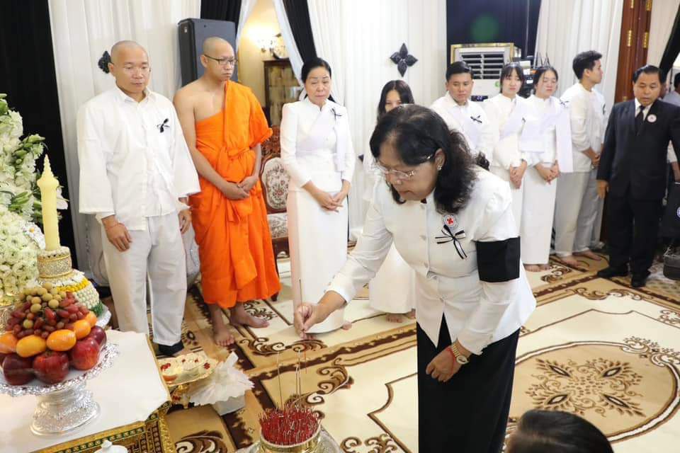 តំណាងសម្តេចកិត្តិព្រឹទ្ធបណ្ឌិត ប៊ុន រ៉ានី ហ៊ុន សែន ដឹកនាំគណៈប្រតិភូអញ្ជើញចូលរួមគោរពវិញ្ញាណក្ខន្ធ ឯកឧត្តម នាយឧត្តមសេនីយ៍ ប្រាក់ វណ្ណឌី