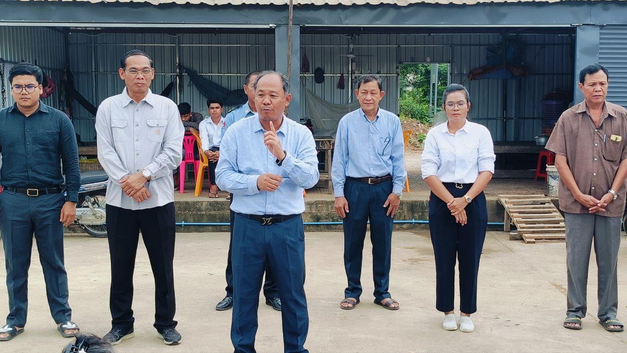 ពលរដ្ឋប្រមាណ១០០គ្រួសារ រងគ្រោះដោយសារទឹកជំនន់ និងកំពុងស្នាក់នៅទីទួលមានសុវត្ថិភាព ទទួលអំណោយពីអភិបាលខេត្ដបន្ទាយមានជ័យ