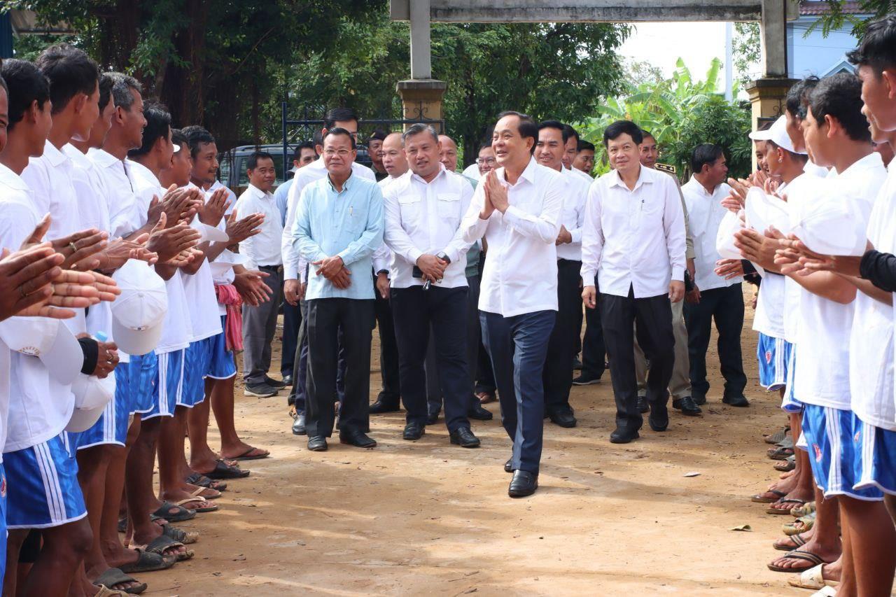 នៅរសៀលថ្ងៃនេះ ខេត្តកំពង់ធំ រៀបចំការប្រកួតប្រណាំងទូក កីឡាករអុំទូកប្រមាណ ១៦៦៤នាក់ ទទួលអំណោយពីអភិបាលខេត្ត