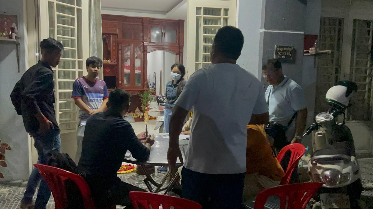 បុរសម្នាក់ជាបុគ្គលិកធនាគារវីងចង.កសម្លាប់ខ្លួននៅក្នុងបន្ទប់