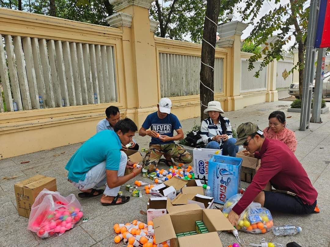 មន្ត្រីជំនាញរំពឹងថាពិធីប្រណាំងទូក (ង)ខ្នាតប្រពៃណីនៅខេត្តកំពតឆ្នាំនេះមានអ្នកមកទស្សនាច្រើន ខណៈក្រុមកីឡាករកំពុងរីករាយហ្វឹកហាត់