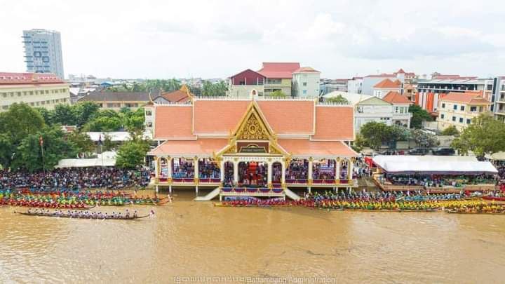 ពិធីបុណ្យអុំទូក បណ្តែតប្រទីបអបអរសាទរថ្ងៃចេញព្រះវស្សា នៅខេត្តបាត់ដំបង