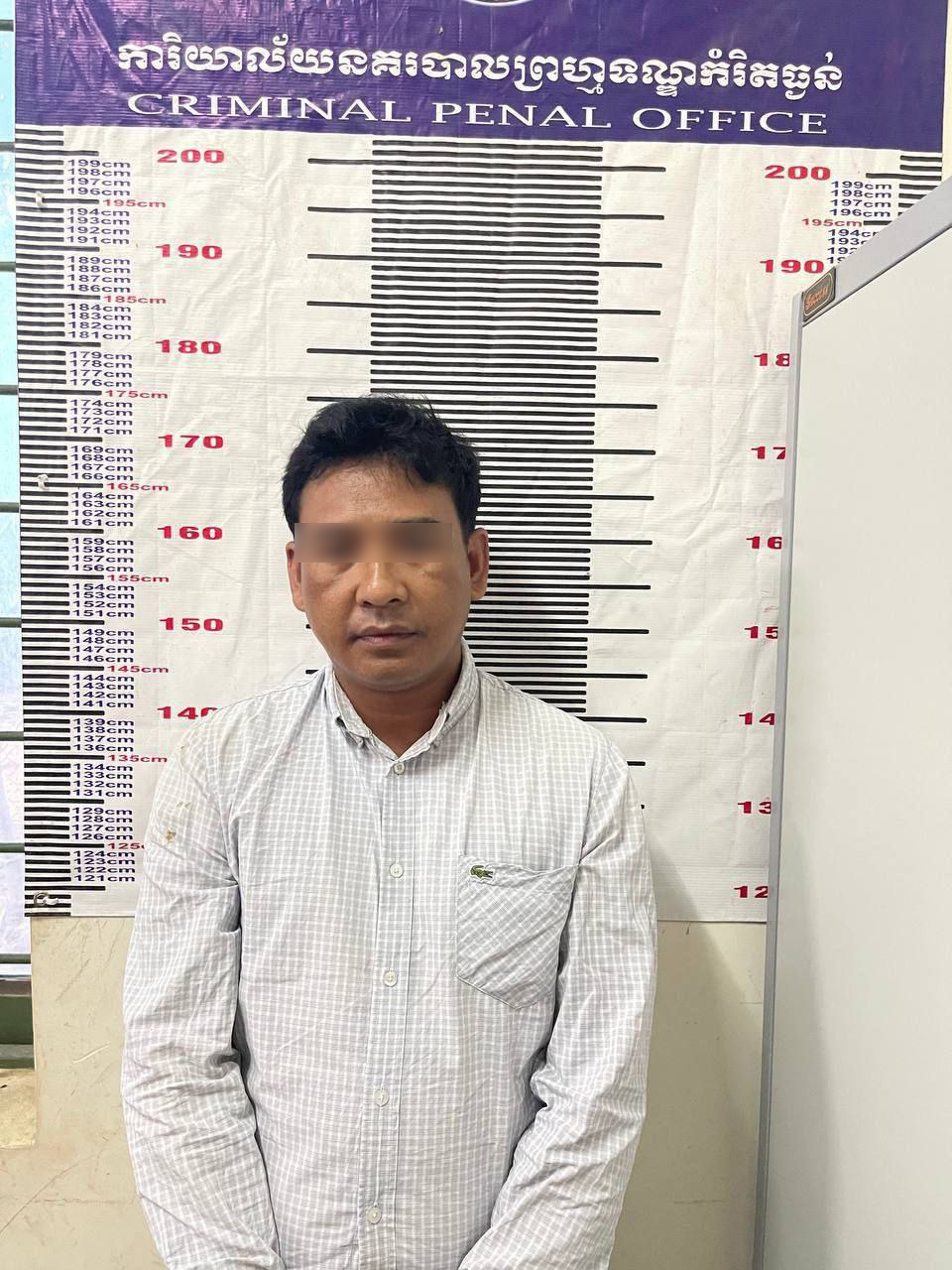 កម្លាំងនាយកដ្ឋាននគរបាលព្រហ្មទណ្ឌ ក្រសួងមហាផ្ទៃ បំបែកសំណុំរឿងករណីចោរគាស់ផ្ទះអ្នកលក់មាស និងប្ដូរប្រាក់ នៅស្រុងថ្ពង ខេត្តកំពង់ស្ពឺ យកអស់មាស ២៥០តម្លឹង ដោយជនសង្ស័យ ចំនួន ០២នាក់