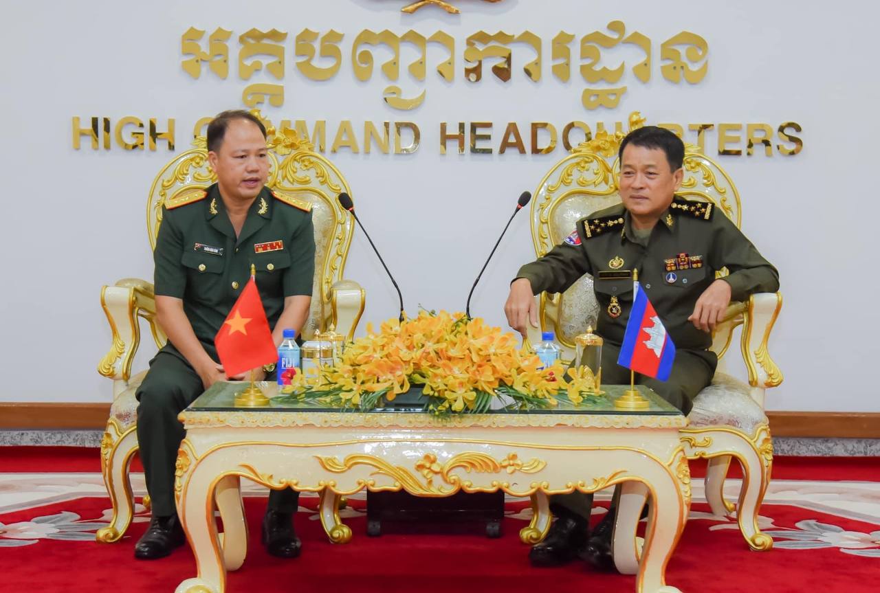 ប្រធានអនុព័ន្ធយោធាវៀតណាមប្រចាំកម្ពុជា ជួបសម្តែងការគួរសម និងជូនពរឯកឧត្តម នាយឧត្តមសេនីយ៍ វង្ស ពិសេន