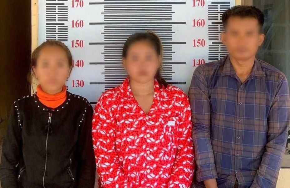 ក្រុមជំនាញ Hack គណនេយ្យហ្វេសប៊ុកឆាតខ្ចីលុយបាន ចំនួន ៣៩លានរៀលឲ្យផ្ញើតាមភ្នាក់ងារវេលុយ Wing ត្រូវកម្លាំងអាវុធហត្ថខេត្តព្រៃវែង បង្ក្រាបដោយឃាត់ខ្លួនបាន ០៣នាក់