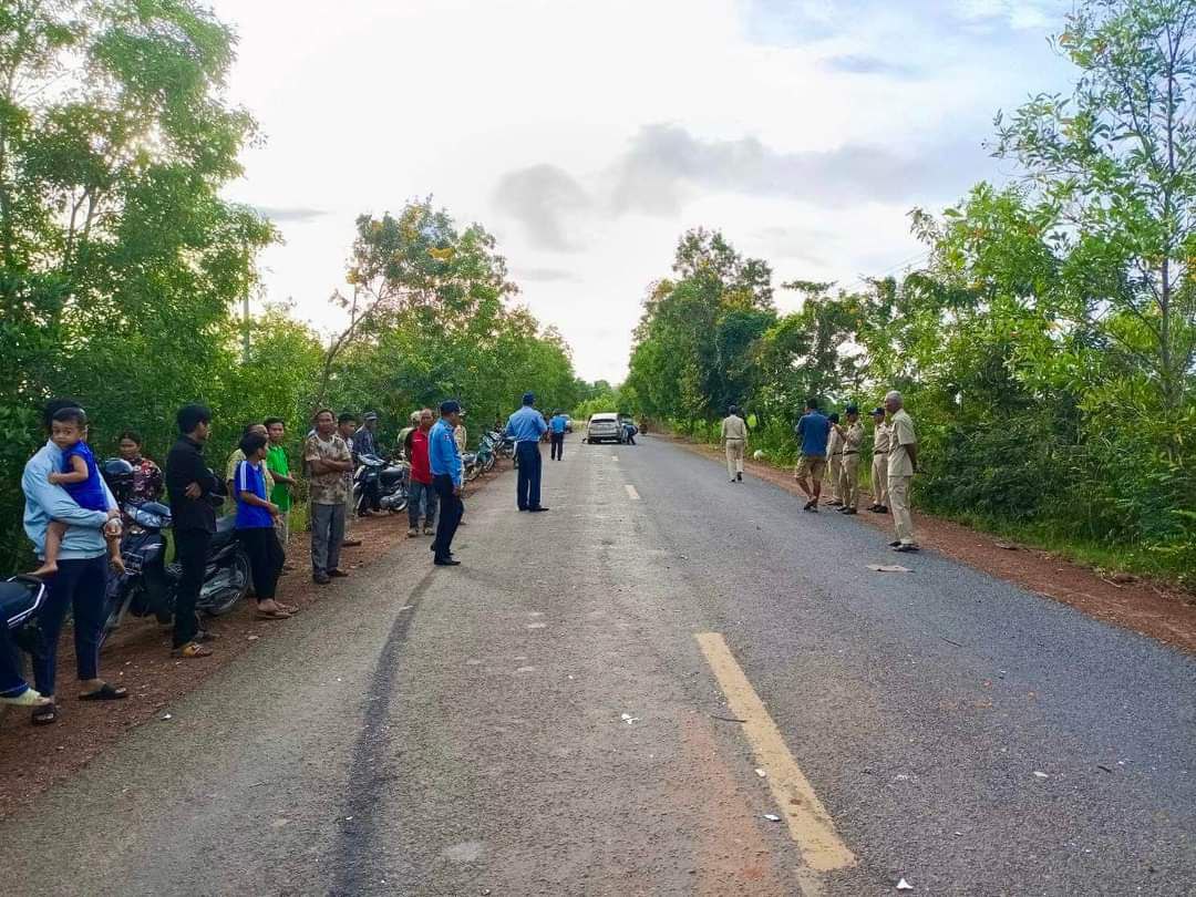 ព័ត៌មានបឋម៖ កម្មករបេះផ្លែស្វាយជួបគ្រោះថ្នាក់ចរាចរណ៍នៅស្រុកភ្នំស្រួចរវាងរថយន្តបុករថយន្ត បណ្ដាលឱ្យរងរបួសជាច្រើននាក់