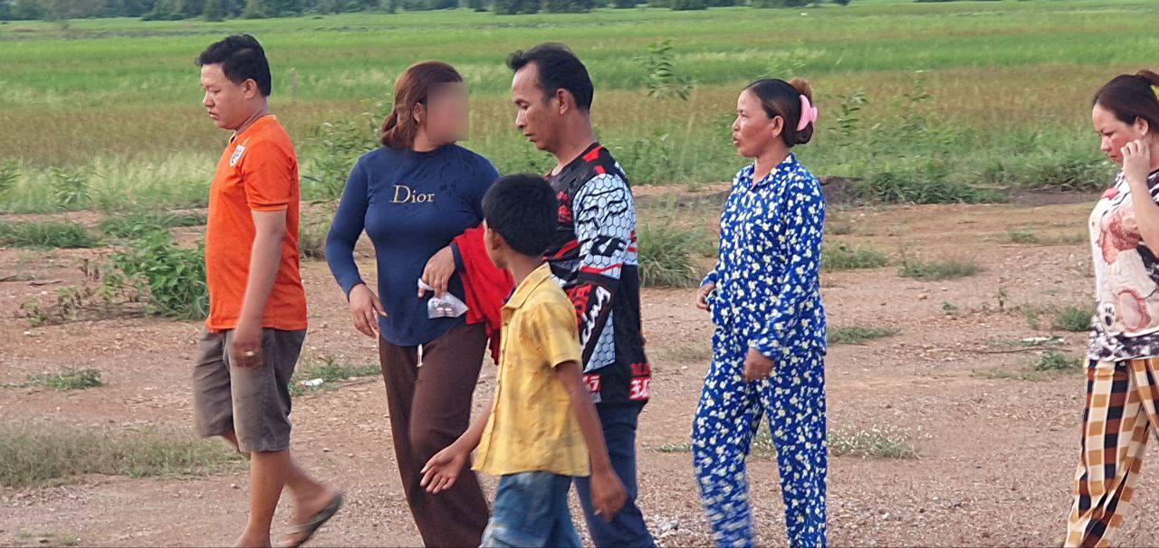 មានករណីក្រុមចោរចំនួន២នាក់ប្រដាប់ដោយអាវុធខ្លីមួយដើមបានប្លន់គំរាមបាញ់អ្នកលក់ចាប់ហួយប្រមូលលុយយកអស់ រួមទាំងគ្រឿងអលង្ការប្លាទីនជាង១តម្លឹង