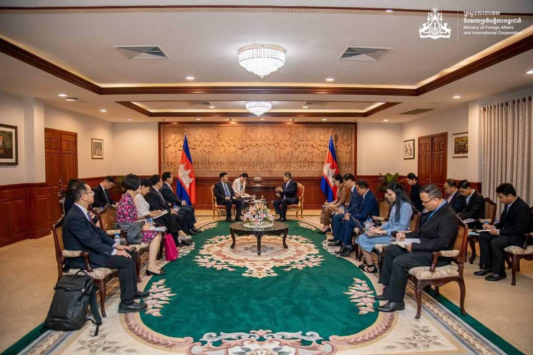 “កម្ពុជា និងចិន បេ្តជ្ញាជំរុញកិច្ចសហប្រតិបត្តិការត្បូងពេជ្រ និងអបអរសាទរឆ្នាំ ២០២៤ ជាឆ្នាំនៃការផ្លាស់ប្តូរប្រជាជន និងប្រជាជន”