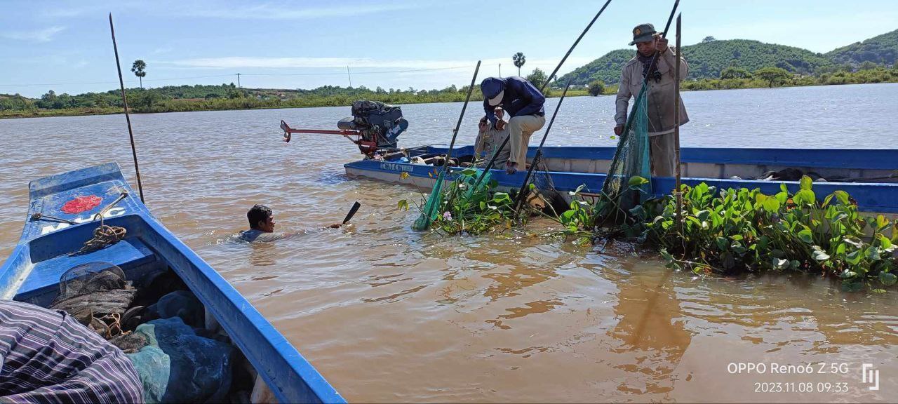 ក្រុមមន្ត្រីរដ្ឋបាលជលផលខណ្ឌកំពង់ឆ្នាំង រវល់ដេកលង់លក់បង្កឲ្យបទល្មើសនេសាទ កើតមានពេញផ្ទៃទន្លេ ទើបមន្ទីរចុះបង្ក្រាប