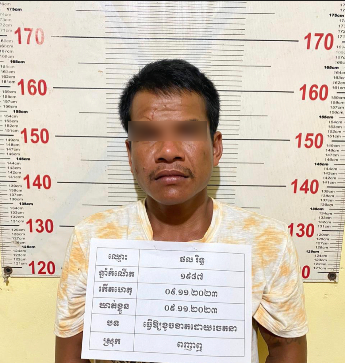 នគរបាលឃាត់ខ្លួនបុរសម្នាក់ ដែលស្រវឹងស្រាវាយម៉ូតូគេខូចខាតយ៉ាងដំណំ