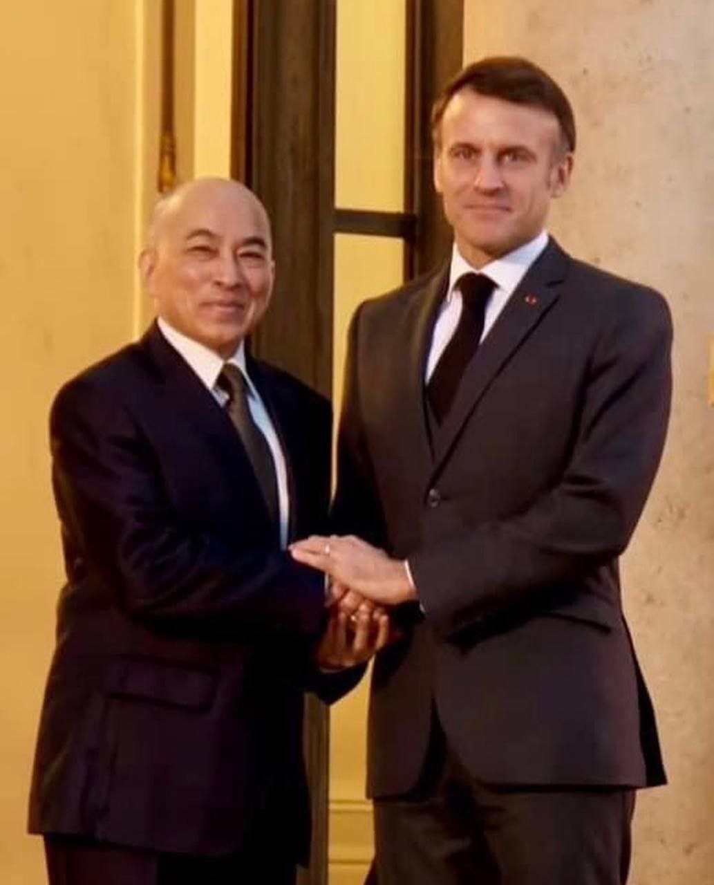 លោក Emmanuel MACRON ប្រធានាធិបតីនៃសាធារណរដ្ឋបារាំង បញ្ជាក់ពីការប្តេជ្ញាចិត្តរបស់រដ្ឋាភិបាលបារាំង ក្នុងការជួយដល់វិស័យវប្បធម៌ និងសុខាភិបាលដល់កម្ពុជា