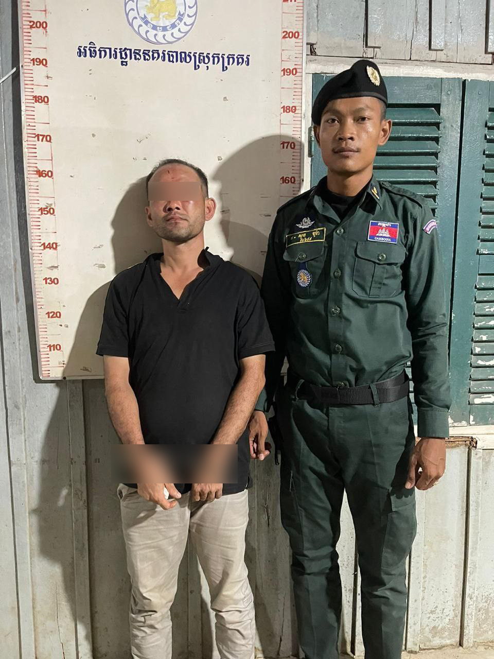 ល្បិចខ្ពស់ណាស់លោកចោរ! កាក់ឡានសុំជិះ ពេលជិះដល់ពាក់កណ្ដាលផ្លូវលែងល្បិចសុំឈប់នោម រួចបើកឡានរត់