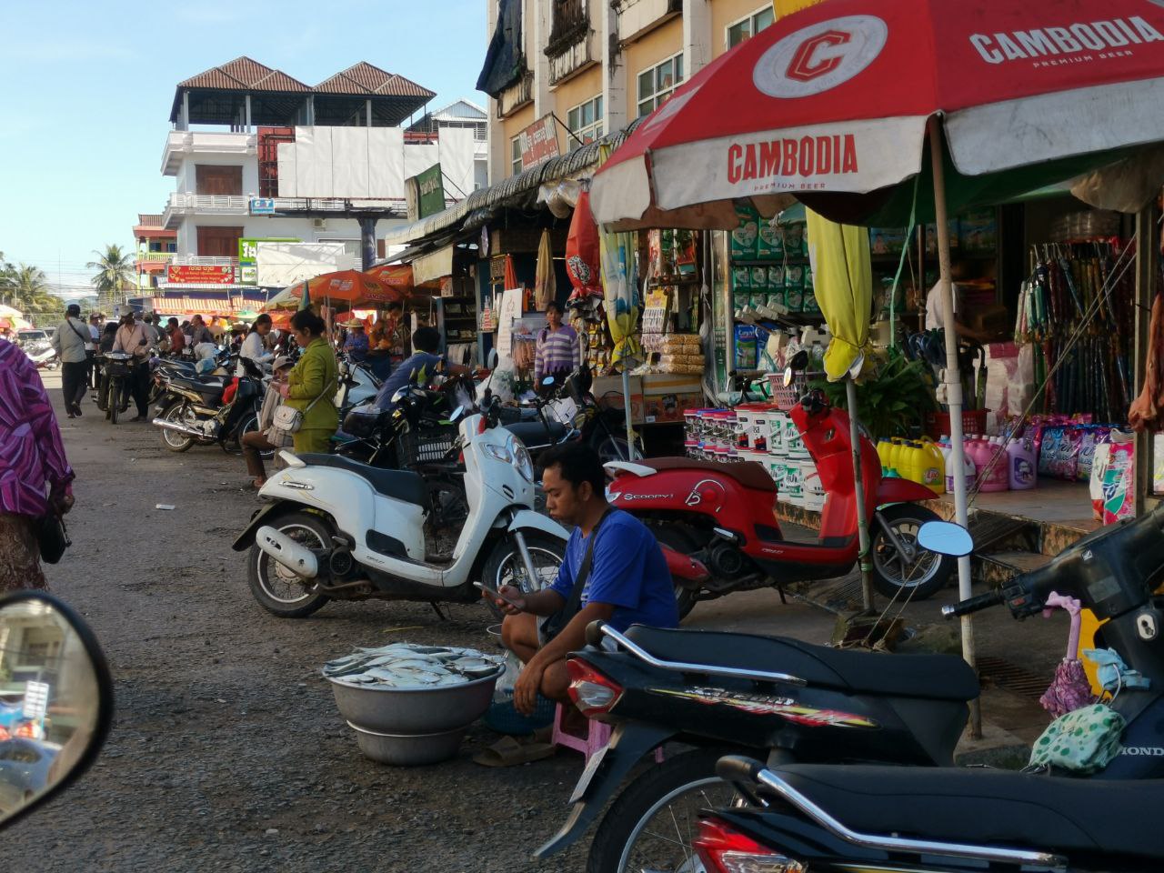 លោក ម៉ច់ ណុច ប្រធានផ្សារដងទង់ ហាក់មិនគោរពតាមការណែនាំរបស់អាជ្ញាធរក្រុងទាល់តែសោះ