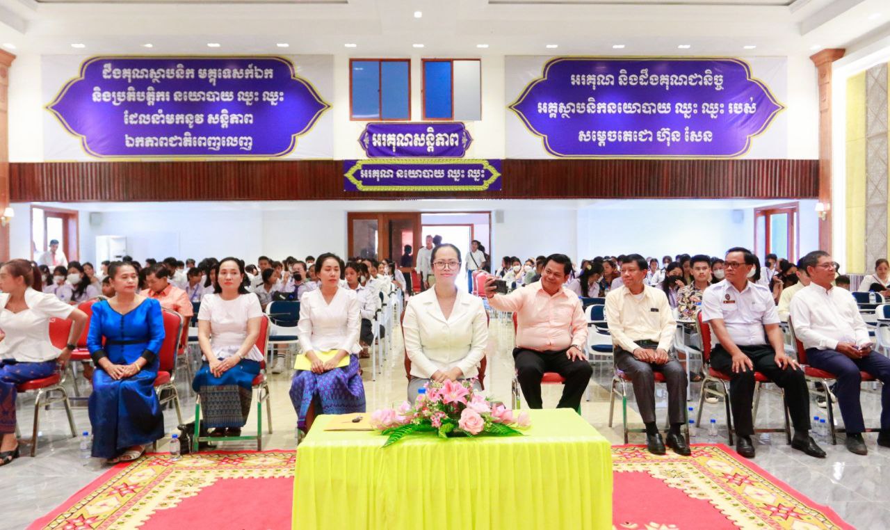 លោកស្រី ឈី វ៉ា អភិបាលរង នៃគណៈអភិបាលខេត្តកោះកុង បានអញ្ជើញជាអធិបតី ក្នុងពីធីបើក“មហោស្រពសិល្បៈយុវជនថ្នាក់ខេត្ត ឆ្នាំ២០២៣" នៅខេត្តកោះកុង