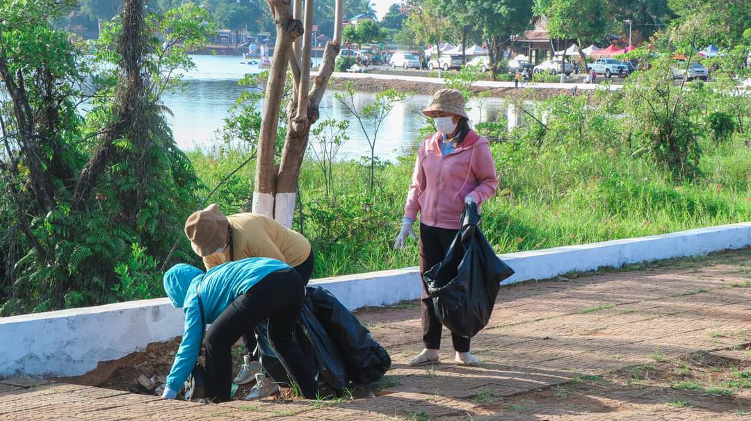 ឯកឧត្តម ញ៉ែម សំអឿនដឹកនាំធ្វើយុទ្ធនាការអនាម័យសម្អាតបរិស្ថាន ជុំវិញបឹងកន្សែងត្រៀមរៀបចំពិធីបុណ្យអុំទូក