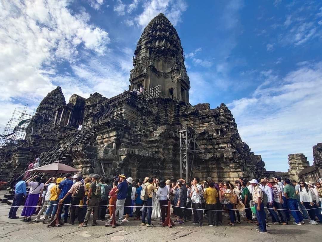 ខេត្តសៀមរាប មានភ្ញៀវទេសចរ ប្រមាណ ៨៤ ៤០០នាក់ មកកម្សាន្តលេងនាឱកាសនៃព្រះរាជពិធីបុណ្យអុំទូក