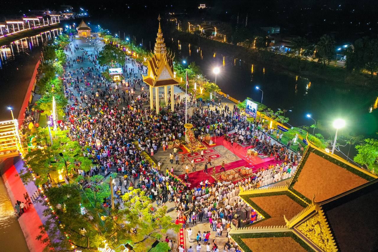ក្នុងរយៈពេល ០៣ថ្ងៃ នៃព្រះរាជពិធីបុណ្យអុំទូក បណ្តែតប្រទីប ទូទាំងខេត្តពោធិ៍សាត់ ទទួលបានភ្ញៀវទេសចរ មកលេងកម្សាន្ត ជិត ០៣ម៉ឺននាក់ ថយចុះជាងឆ្នាំមុន