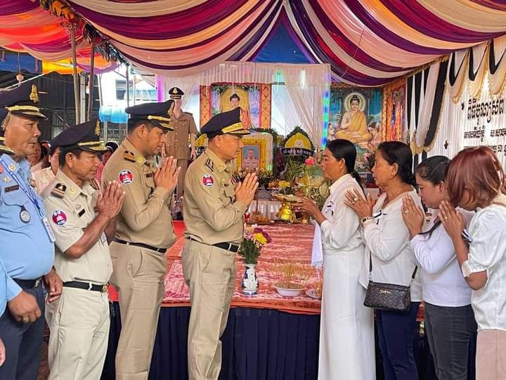 លោកឧត្តមសេនីយ៍ទោ សាត គឹមសាន ចាត់តាំងតំណាងនាំយកថវិកាសមាគមមិត្តនគរបាលជាតិកម្ពុជាប្រ គល់ជូន ក្រុមគ្រួសារសពសមាជិកសមាគមដែលទទួលមរណភាព