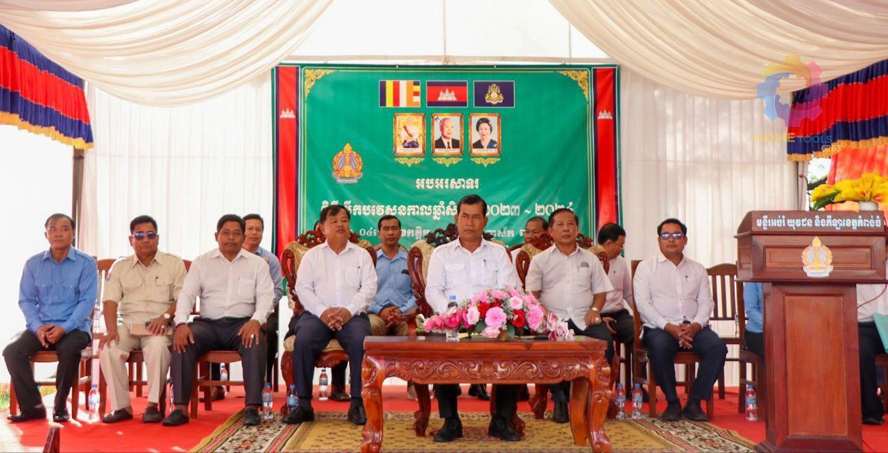 អភិបាលរងខេត្តកំពង់ធំ ផ្តាំផ្ញើដល់សិស្សានុសិស្ស ខិតខំរៀនសូត្រ ដើម្បីការរីកចម្រើននៅក្នុងគ្រួសារ សង្គម និងប្រទេសជាតិ
