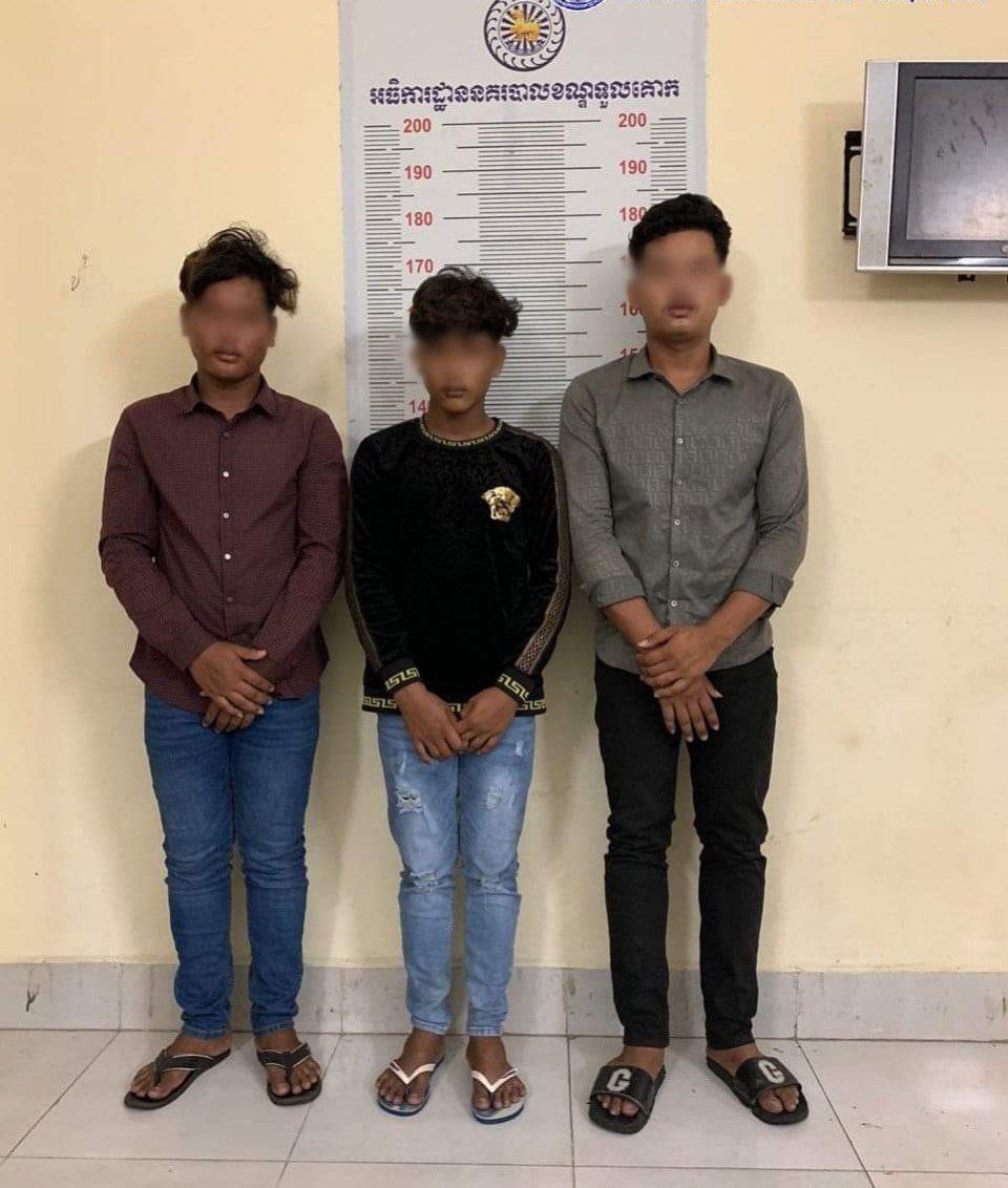 ក្រុមបុគ្គលិកដឹកជញ្ជូនអីវ៉ាន់ បើកឆាកប្រយុទ្ធគ្នាជាមួយក្រុមជាងលក់ និងជួសជុលរថយន្តផ្អើលកណ្តាលអាធ្រាត្រលទ្ធផលជាខ្នោះ ចំនួន ០៦នាក់.....!