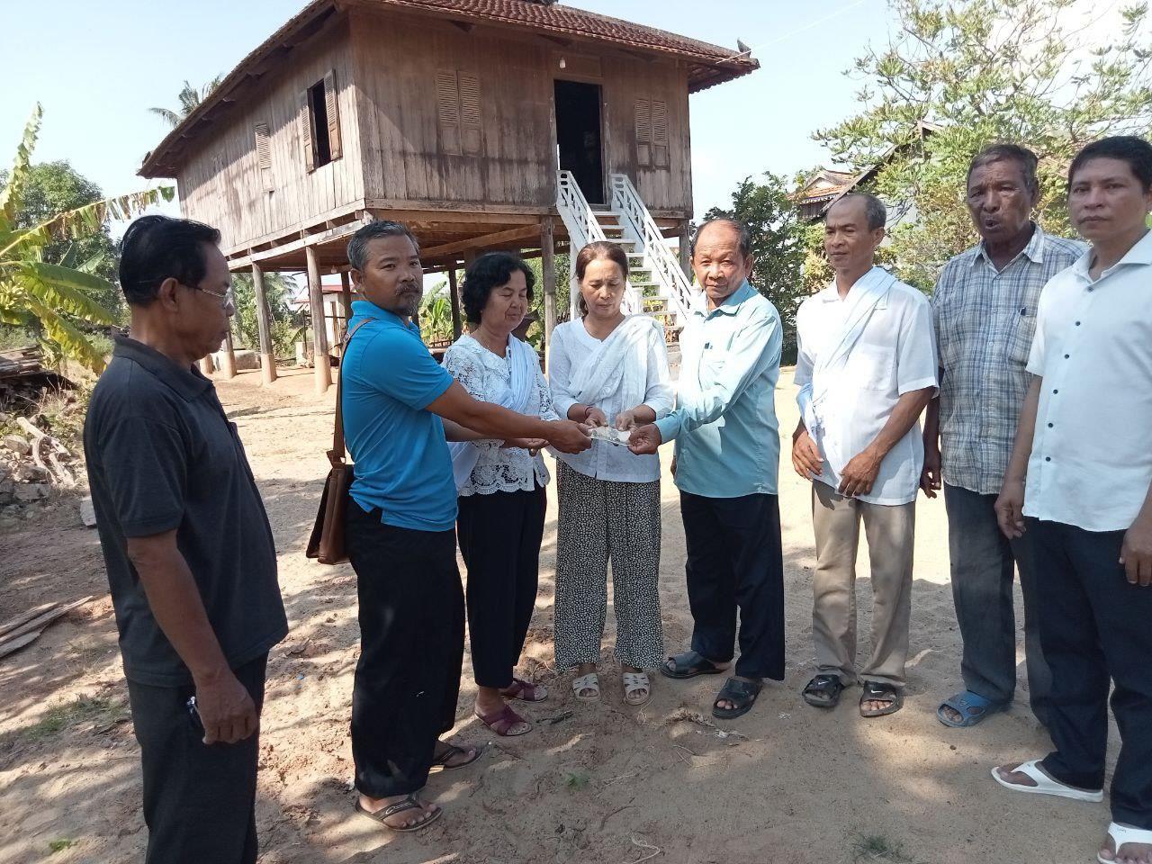 សម្តេចតេជោ ហ៊ុន សែន ផ្តល់ថវិកាជាង ២,០០០ដុល្លារ ជូនគណៈកម្មការវត្តពាមមង្គល ស្រុកមុខកំពូល ដើម្បីជួសជុលរថយន្តដឹកសព ទុកជួយប្រជាពលរដ្ឋក្នុងមូលដ្ឋាន