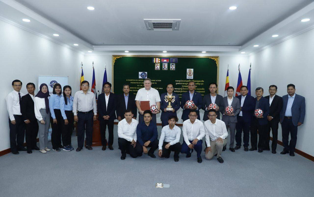 អាជ្ញាធរមីន ទទួលពានរង្វាន់ភាពជាអ្នកដឹកនាំគំរូក្នុងវិស័យសកម្មភាពមីនពីអង្គការស្មារតីនៃអ្នកកីឡា (Spirit of Soccer_SOS)