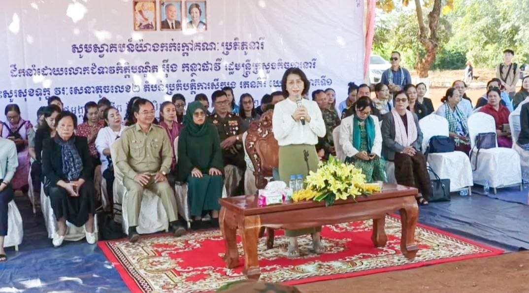 រដ្ឋមន្រ្តីក្រសួងកិច្ចការនារីអញ្ជើញសួរសុខទុក្ខកងទ័ពនៅវរៈសេនាតូចលេខ២នៃតំបន់ប្រតិបត្តិការសឹករងរតនគិរី