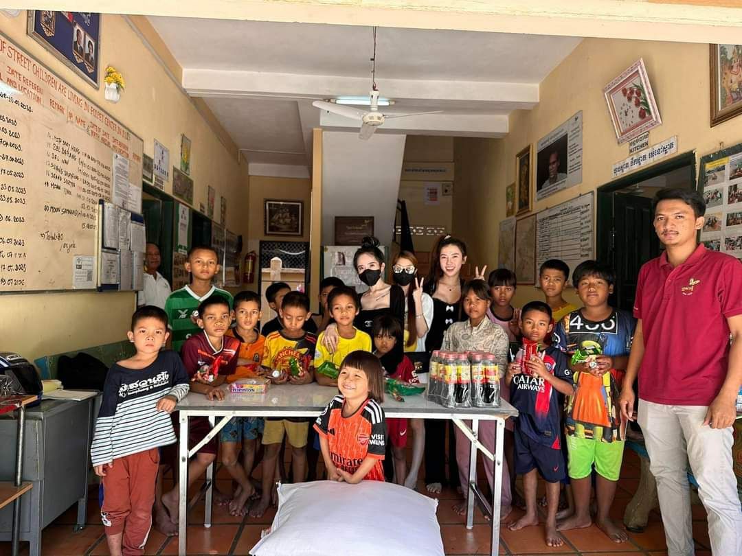 សិស្សកំព្រារៀននៅសាលាអង្គការទទួលគ្រឿងឧបភោគ បរិភោគ និងថវិកាពីសប្បុរសជននៅ ក្រុងប៉ោយប៉ែត