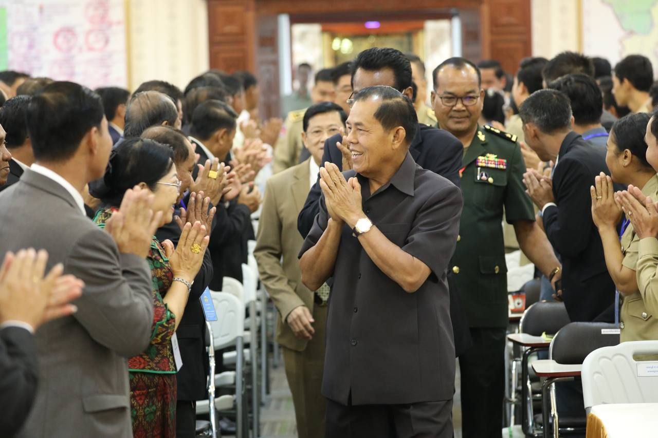 ទេសរដ្ឋមន្ដ្រី អ៉ី ឈាន ជំរុញដល់រដ្ឋបាលប៉ៃលិន បម្រើសេវាជូនប្រជាពលរដ្ឋឲ្យបានល្អ ត្រូវអនុវត្តគោលនយោបាយភូមិឃុំមានសុវត្ថិភាព ជាពិសេសការចរាចរជួញដូរគ្រឿងញៀន តាមបន្ទាត់ព្រំដែនត្រលប់ក្រោយ