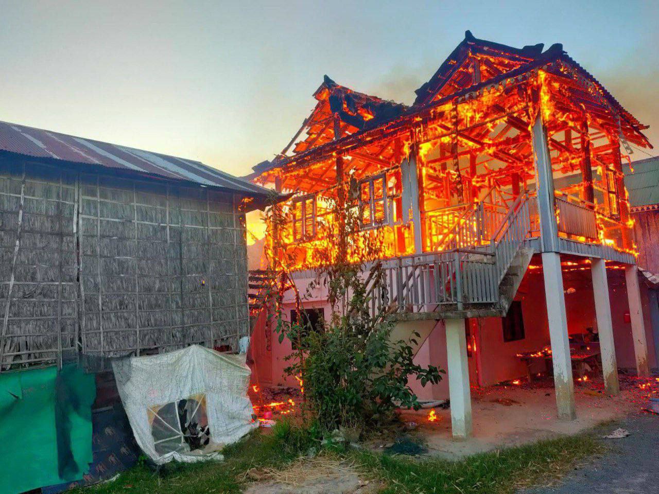 អគ្គិភ័យឆាបឆេះផ្ទះឈើមួយខ្នងទាំងស្រុង នៅស្រុកបាទី ដោយសារឆ្លងចរន្តអគ្គិសនី