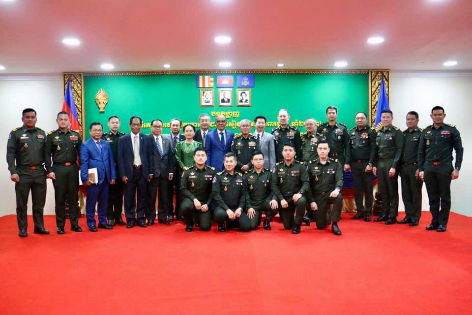 ឧត្តមសេនីយ៍ឯក សួន សំណាង បានធ្វើបទបង្ហាញអំពីគោលនយោបាយការពារជាតិ (សៀវភៅ ស ការពារជាតិ ឆ្នាំ២០២២) ជូនគណ:កម្មការជំនាញរដ្ឋសភាសម្រាប់នីតិកាលទី៧នៃរដ្ឋសភា